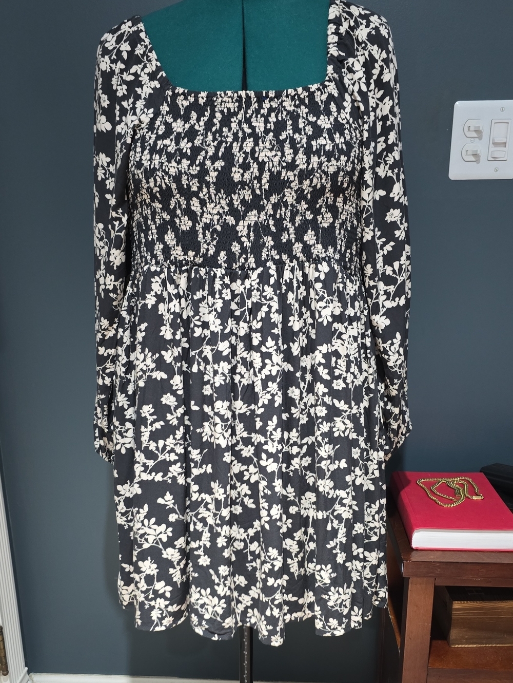 Old Navy Black and Ivory Floral Smocked Long-Sleeve Dress Sz XXL
